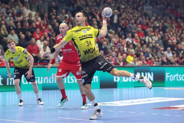 26 12 2025, xtgx, Handball Daikin HBL MT Melsungen TVB Stuttgart emspor, v l Kai Haefner Häfner, Stuttgart, 34 at Siebenmeter Kassel