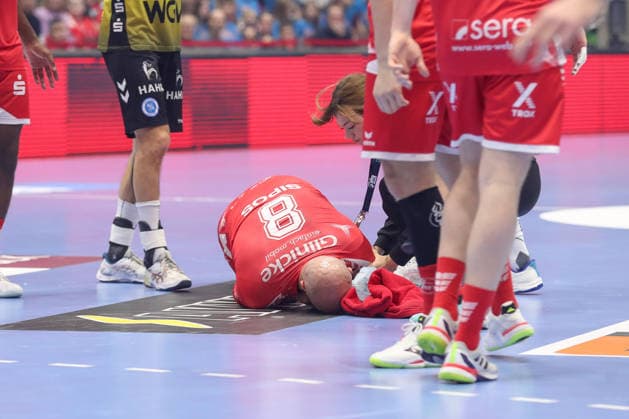 26 12 2025, xtgx, Handball Daikin HBL MT Melsungen TVB Stuttgart emspor, v l Adrian Sipos Melsungen, 8 lies on the ground after a duel Kassel