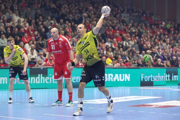26 12 2025, xtgx, Handball Daikin HBL MT Melsungen TVB Stuttgart emspor, v l Kai Haefner Häfner, Stuttgart, 34 at Siebenmeter Kassel