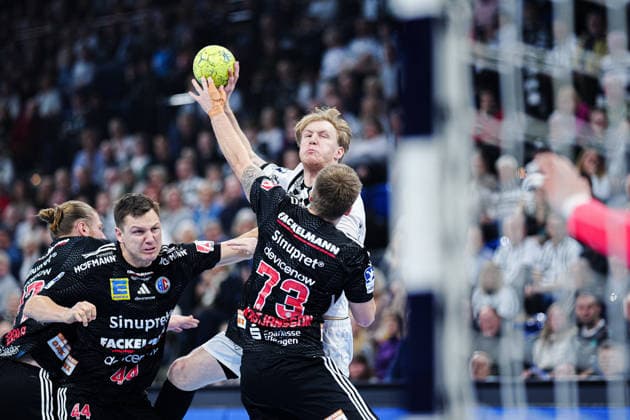Marciej Gebala HC Erlangen, 77 , Christoph Steinert HC Erlangen, 44 , Eric Johansson THW Kiel, 21 , Viggo Kristjansson HC Erlangen, 73 GER, THW Kiel vs HC Erlangen, Handball, 1 Bundesliga, Matchday 19, Season 2025 2026, 26 12 2025 GER, THW Kiel vs HC Erlangen, Handball, 1 Bundesliga, Matchday 19, Season 2025 2026, 26 12 2025 Kiel Copyright: xEibner-Pressefoto MarcelxvonxFehrnx EP_MFN