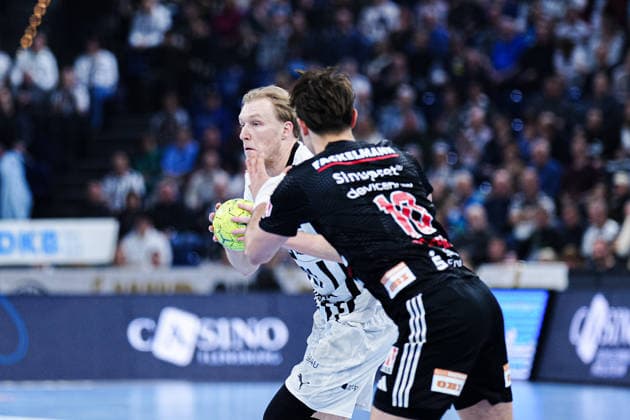 Eric Johansson THW Kiel, 21 , Florian Scheerer HC Erlangen, 10 GER, THW Kiel vs HC Erlangen, Handball, 1 Bundesliga, Matchday 19, Season 2025 2026, 26 12 2025 GER, THW Kiel vs HC Erlangen, Handball, 1 Bundesliga, Matchday 19, Season 2025 2026, 26 12 2025 Kiel Copyright: xEibner-Pressefoto MarcelxvonxFehrnx EP_MFN