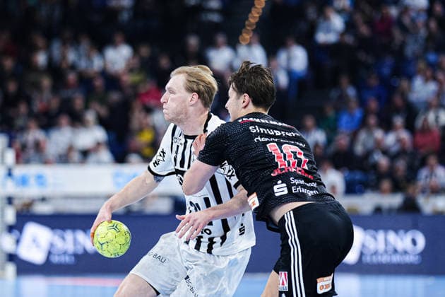 Eric Johansson THW Kiel, 21 , Florian Scheerer HC Erlangen, 10 GER, THW Kiel vs HC Erlangen, Handball, 1 Bundesliga, Matchday 19, Season 2025 2026, 26 12 2025 GER, THW Kiel vs HC Erlangen, Handball, 1 Bundesliga, Matchday 19, Season 2025 2026, 26 12 2025 Kiel Copyright: xEibner-Pressefoto MarcelxvonxFehrnx EP_MFN