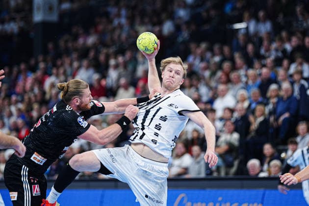 Throw Goal Eric Johansson THW Kiel, 21 GER, THW Kiel vs HC Erlangen, Handball, 1 Bundesliga, Matchday 19, Season 2025 2026, 26 12 2025 GER, THW Kiel vs HC Erlangen, Handball, 1 Bundesliga, Matchday 19, Season 2025 2026, 26 12 2025 Kiel Copyright: xEibner-Pressefoto MarcelxvonxFehrnx EP_MFN