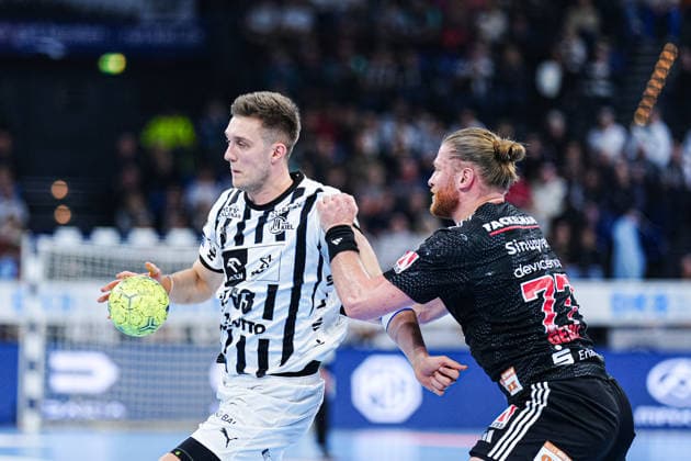Nikola Bilyk THW Kiel, 53 , Viggo Kristjansson HC Erlangen, 73 GER, THW Kiel vs HC Erlangen, Handball, 1 Bundesliga, Matchday 19, Season 2025 2026, 26 12 2025 GER, THW Kiel vs HC Erlangen, Handball, 1 Bundesliga, Matchday 19, Season 2025 2026, 26 12 2025 Kiel Copyright: xEibner-Pressefoto MarcelxvonxFehrnx EP_MFN