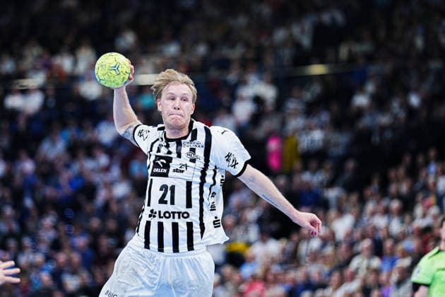 Throw Goal Eric Johansson THW Kiel, 21 GER, THW Kiel vs HC Erlangen, Handball, 1 Bundesliga, Matchday 19, Season 2025 2026, 26 12 2025 GER, THW Kiel vs HC Erlangen, Handball, 1 Bundesliga, Matchday 19, Season 2025 2026, 26 12 2025 Kiel Copyright: xEibner-Pressefoto MarcelxvonxFehrnx EP_MFN