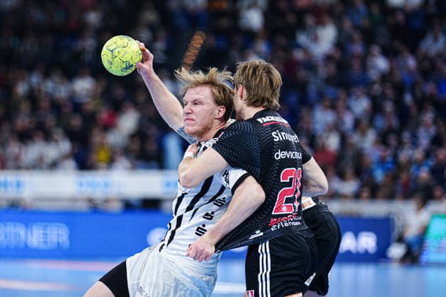Eric Johansson THW Kiel, 21 , Christopher Bissel HC Erlangen, 21 GER, THW Kiel vs HC Erlangen, Handball, 1 Bundesliga, Matchday 19, Season 2025 2026, 26 12 2025 GER, THW Kiel vs HC Erlangen, Handball, 1 Bundesliga, Matchday 19, Season 2025 2026, 26 12 2025 Kiel Copyright: xEibner-Pressefoto MarcelxvonxFehrnx EP_MFN