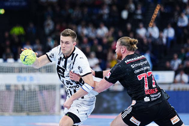 Nikola Bilyk THW Kiel, 53 , Marciej Gebala HC Erlangen, 77 GER, THW Kiel vs HC Erlangen, Handball, 1 Bundesliga, Matchday 19, Season 2025 2026, 26 12 2025 GER, THW Kiel vs HC Erlangen, Handball, 1 Bundesliga, Matchday 19, Season 2025 2026, 26 12 2025 Kiel Copyright: xEibner-Pressefoto MarcelxvonxFehrnx EP_MFN