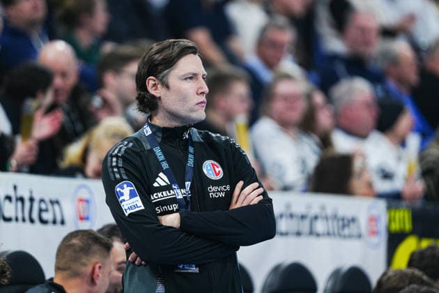 Johannes Sellin HC Erlangen, Coach GER, THW Kiel vs HC Erlangen, Handball, 1 Bundesliga, Matchday 19, Season 2025 2026, 26 12 2025 GER, THW Kiel vs HC Erlangen, Handball, 1 Bundesliga, Matchday 19, Season 2025 2026, 26 12 2025 Kiel Copyright: xEibner-Pressefoto MarcelxvonxFehrnx EP_MFN