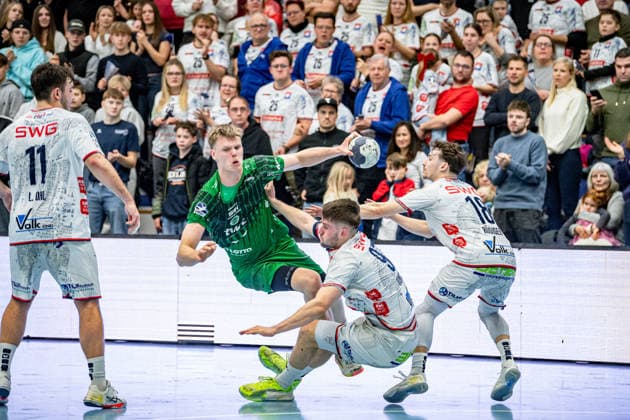 2 Handball Bundesliga TV Hüttenberg Eulen Ludwigshafen, 26 12 25 Friedrich Schmitt Eulen Ludwigshafen, 29 , David Kuntscher TV Hüttenberg, 97 , Tim Rüdiger TV Hüttenberg, 18 , Lasse Ohl TV Hüttenberg, 11 2 Handball Bundesliga TV Hüttenberg Eulen Ludwigshafen Hüttenberg, 26 12 25 Copyright: xBEAUTIFULxSPORTS Roeczeyx
