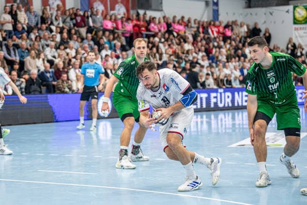 2 Handball Bundesliga TV Hüttenberg Eulen Ludwigshafen, 26 12 25 Vit Reichl TV Hüttenberg, 19 , Frederic Stüber Eulen Ludwigshafen, 2 , Mihailo Ili Eulen Ludwigshafen, 7 2 Handball Bundesliga TV Hüttenberg Eulen Ludwigshafen Hüttenberg, 26 12 25 Copyright: xBEAUTIFULxSPORTS Roeczeyx