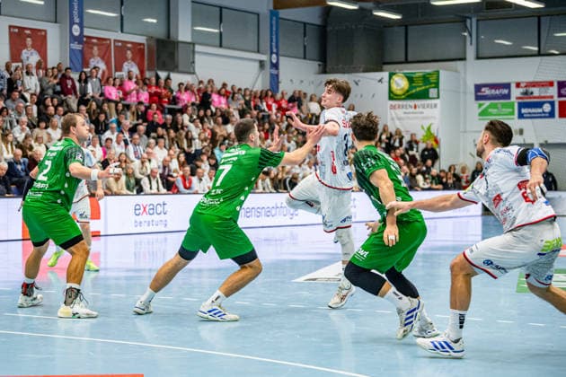2 Handball Bundesliga TV Hüttenberg Eulen Ludwigshafen, 26 12 25 Paul Kompenhans TV Hüttenberg, 34 , Mihailo Ili Eulen Ludwigshafen, 7 , Finn Leun Eulen Ludwigshafen, 37 , Vit Reichl TV Hüttenberg, 19 , Frederic Stüber Eulen Ludwigshafen, 2 2 Handball Bundesliga TV Hüttenberg Eulen Ludwigshafen Hüttenberg, 26 12 25 Copyright: xBEAUTIFULxSPORTS Roeczeyx