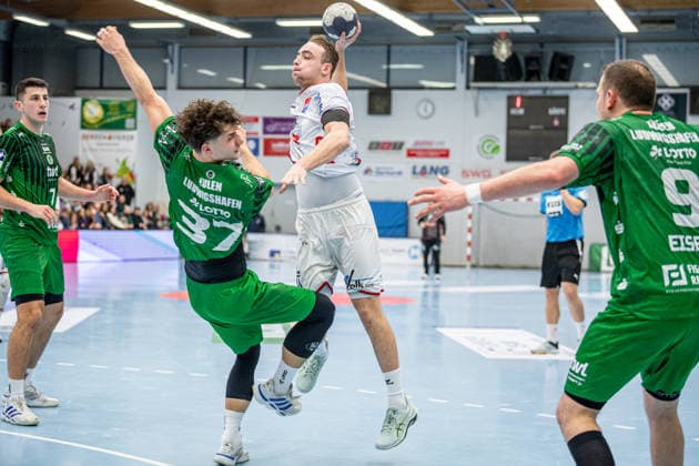 2 Handball Bundesliga TV Hüttenberg Eulen Ludwigshafen, 26 12 25 Paul Ohl TV Hüttenberg, 10 , Finn Leun Eulen Ludwigshafen, 37 , Marc Robin Eisel Eulen Ludwigshafen, 9 2 Handball Bundesliga TV Hüttenberg Eulen Ludwigshafen Hüttenberg, 26 12 25 Copyright: xBEAUTIFULxSPORTS Roeczeyx