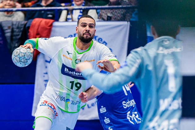 v l Philipp Ahouansou HSG Wetzlar, 19 , Bobby Schagen TBV Lemgo Lippe, 14 , Constantin Moestl TBV Lemgo Lippe, 01 GER, TBV Lemgo Lippe vs HSG Wetzlar, Handball, 1 Bundesliga, 19 Matchday, Season 2025 2026, 26 12 2025 GER, TBV Lemgo Lippe vs HSG Wetzlar, Handball, 1 Bundesliga, 19 Matchday, Season 2025 2026, 26 12 2025 Lemgo Copyright: xEibner-Pressefoto JanxRollingerx EP_JSK