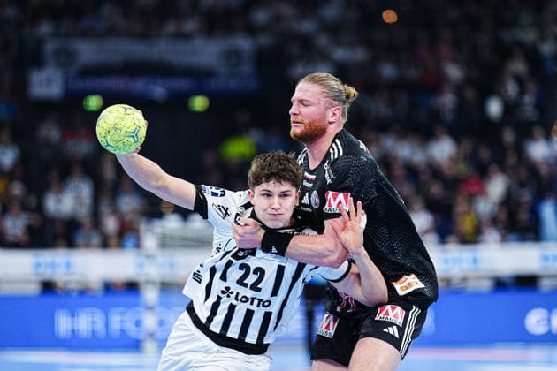 Rasmus Ankermann THW Kiel, 22 , Marciej Gebala HC Erlangen, 77 GER, THW Kiel vs HC Erlangen, Handball, 1 Bundesliga, Matchday 19, Season 2025 2026, 26 12 2025 GER, THW Kiel vs HC Erlangen, Handball, 1 Bundesliga, Matchday 19, Season 2025 2026, 26 12 2025 Kiel Copyright: xEibner-Pressefoto MarcelxvonxFehrnx EP_MFN