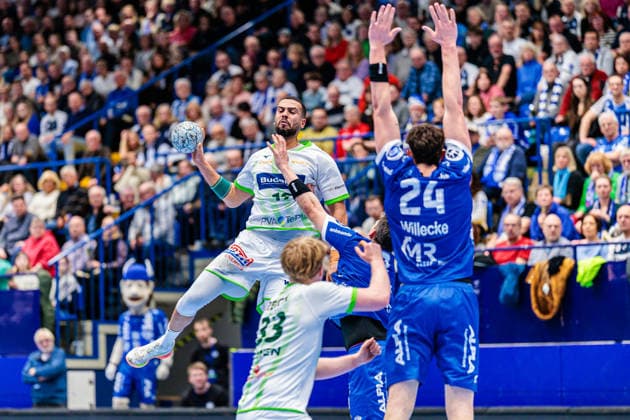 v l Philipp Ahouansou HSG Wetzlar, 19 , Georg Loewen HSG Wetzlar, 33 , Frederik Simak TBV Lemgo Lippe, 08 , Joel Willecke TBV Lemgo Lippe, 24 GER, TBV Lemgo Lippe vs HSG Wetzlar, Handball, 1 Bundesliga, 19 Matchday, Season 2025 2026, 26 12 2025 GER, TBV Lemgo Lippe vs HSG Wetzlar, Handball, 1 Bundesliga, 19 Matchday, Season 2025 2026, 26 12 2025 Lemgo Copyright: xEibner-Pressefoto JanxRollingerx EP_JSK