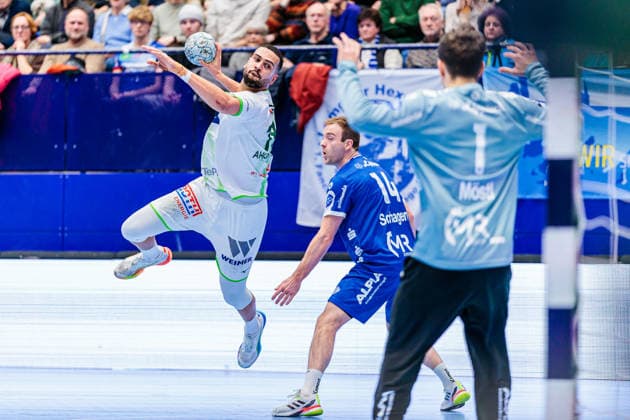 v l Philipp Ahouansou HSG Wetzlar, 19 , Bobby Schagen TBV Lemgo Lippe, 14 , Constantin Moestl TBV Lemgo Lippe, 01 GER, TBV Lemgo Lippe vs HSG Wetzlar, Handball, 1 Bundesliga, 19 Matchday, Season 2025 2026, 26 12 2025 GER, TBV Lemgo Lippe vs HSG Wetzlar, Handball, 1 Bundesliga, 19 Matchday, Season 2025 2026, 26 12 2025 Lemgo Copyright: xEibner-Pressefoto JanxRollingerx EP_JSK