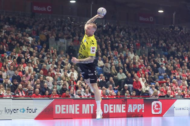 26 12 2025, xtgx, Handball Daikin HBL MT Melsungen TVB Stuttgart emspor, v l Patrick Zieker Stuttgart, 25 throws goal, Torschuetze, scores goal, Treffer, scores the goal Kassel