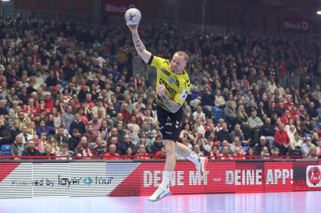 26 12 2025, xtgx, Handball Daikin HBL MT Melsungen TVB Stuttgart emspor, v l Patrick Zieker Stuttgart, 25 throws goal, Torschuetze, scores goal, Treffer, scores the goal Kassel