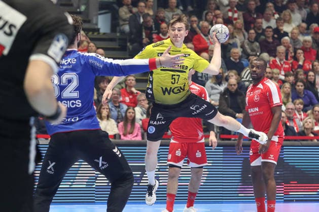 26 12 2025, xtgx, Handball Daikin HBL MT Melsungen TVB Stuttgart emspor, v l Jakob Nigg Stuttgart, 57 throws goal, Torschuetze, scores goal, Treffer, scores the goal Kassel