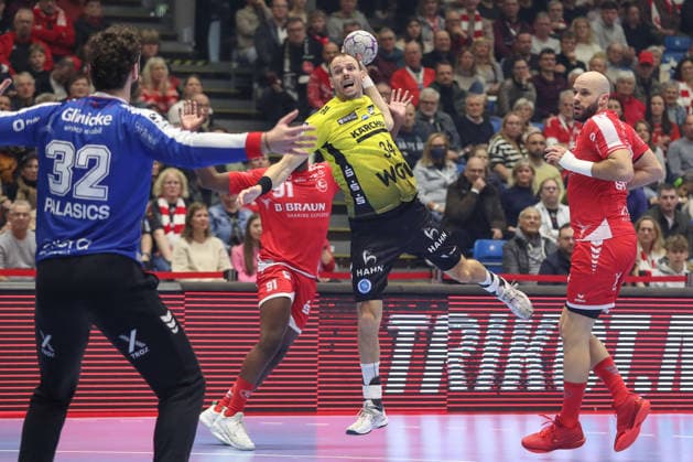 26 12 2025, xtgx, Handball Daikin HBL MT Melsungen TVB Stuttgart emspor, v l Kai Haefner Häfner, Stuttgart, 34 throws goal, Torschuetze, scores goal, Treffer, scores the goal Kassel