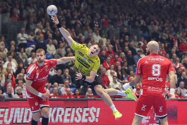 26 12 2025, xtgx, Handball Daikin HBL MT Melsungen TVB Stuttgart emspor, v l Simone Mengon Stuttgart, 15 throws goal, Torschuetze, scores goal, Treffer, scores the goal Kassel
