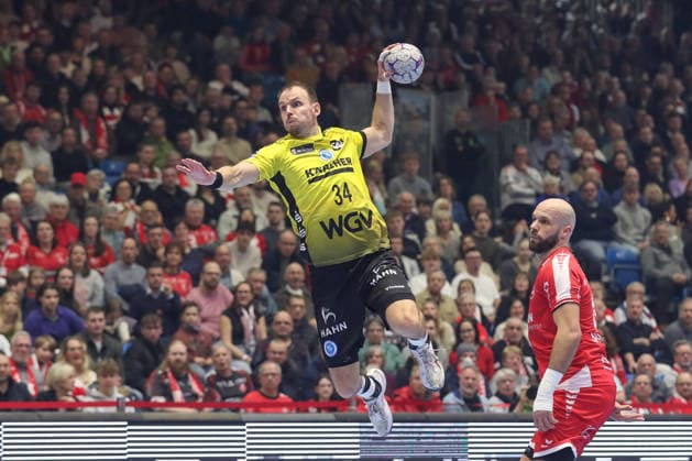 26 12 2025, xtgx, Handball Daikin HBL MT Melsungen TVB Stuttgart emspor, v l Kai Haefner Häfner, Stuttgart, 34 throws goal, Torschuetze, scores goal, Treffer, scores the goal Kassel