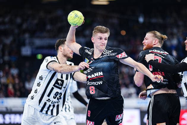 Throw Goal Sander Andreassen Oeverjordet HC Erlangen, 08 GER, THW Kiel vs HC Erlangen, Handball, 1 Bundesliga, Matchday 19, Season 2025 2026, 26 12 2025 GER, THW Kiel vs HC Erlangen, Handball, 1 Bundesliga, Matchday 19, Season 2025 2026, 26 12 2025 Kiel Copyright: xEibner-Pressefoto MarcelxvonxFehrnx EP_MFN