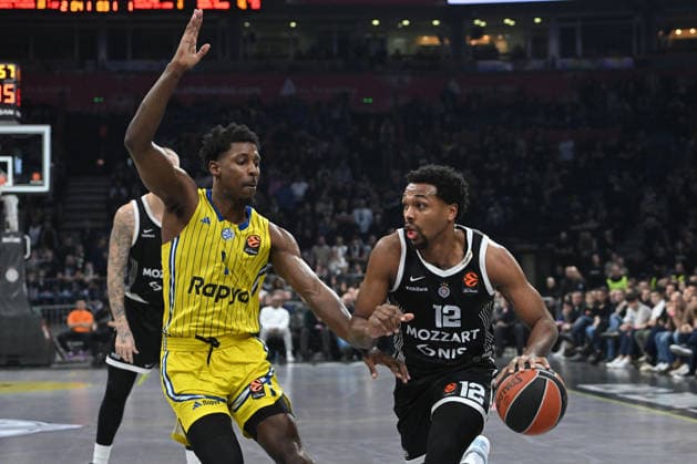 PARTIZAN vs MACCABI TEL AVIV STERLING BROWN Sterling Braun vs JAYLEN HOARD Dzejlen Hord basketball Partizana vs Maccbi Tel Aviv Euroleague, Beogradska arena, Belgrade 26.12.2025 Foto: BASKETBALL, EUROLEAGUE, PARTIZAN, MACCABI TEL AVIV Belgrade Belgrade arena Serbia Copyright: xMarkoxMetlas xMNxPressx