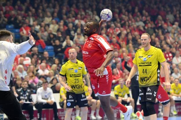 Sadou Ntanzi MT Melsungen 91 throwing Lenny Rubin TVB Stuttgart 44 , Patrick Zieker TVB Stuttgart 25 , Miljan Vujovic Goalkeeper TVB Stuttgart 16 L , GER, MT Melsungen TVB 1898 Stuttgart, Handball, 1 Bundesliga, 19 Matchday, Season 2025 2026, 26 12 2025, GER, MT Melsungen TVB Stuttgart, Handball, 1 Bundesliga, 19 Matchday, Season 2025 2026, 26 12 2025 Kassel Copyright: xEibner-Pressefotox xRolandxSippelx EP_RSL