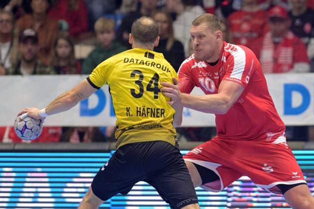 Kai Haefner TVB Stuttgart 34 on the ball , Dainis Kristopans MT Melsungen 10 , GER, MT Melsungen TVB 1898 Stuttgart, Handball, 1 Bundesliga, Matchday 19, Season 2025 2026, 26 12 2025, GER, MT Melsungen TVB Stuttgart, Handball, 1 Bundesliga, Matchday 19, Season 2025 2026, 26 12 2025 Kassel Copyright: xEibner-Pressefotox xRolandxSippelx EP_RSL