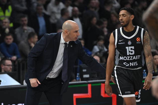 PARTIZAN vs MACCABI TEL AVIV JOAN PENARROYA Djoan Penjaroa coach and CAMERON PAYNE Kameron Pejn basketball Partizan vs Maccabi Tel Aviv Euroleague, Beogradska arena, Belgrade 26.12.2025 Foto: BASKETBALL, EUROLEAGUE, PARTIZAN, MACCABI TEL AVIV Belgrade Belgrade arena Serbia Copyright: xMarkoxMetlas xMNxPressx