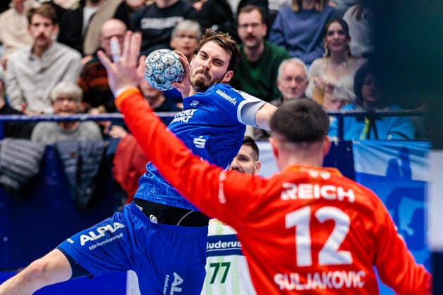 v l Hendrik Wagner TBV Lemgo Lippe, 28 , Anadin Suljakovic HSG Wetzlar, 12 GER, TBV Lemgo Lippe vs HSG Wetzlar, Handball, 1 Bundesliga, Matchday 19, Season 2025 2026, 26 12 2025 GER, TBV Lemgo Lippe vs HSG Wetzlar, Handball, 1 Bundesliga, Matchday 19, Season 2025 2026, 26 12 2025 Lemgo Copyright: xEibner-Pressefoto JanxRollingerx EP_JSK