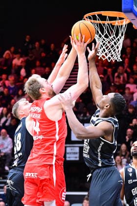 26 12 2025 Basketball Season 2025 2026 2 Bundesliga Pro A 15 Matchday Nuremberg Falcons Basketball Club NBC Giessen 46ers AlSch xalxscx Till Gloger 18, Giessen 46ers Lars Lagerpusch 44, Nuremberg Falcons BC NBC Abu Kigab 47, Giessen 46ers