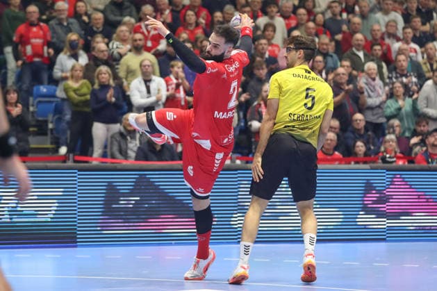 26 12 2025, xtgx, Handball Daikin HBL MT Melsungen TVB Stuttgart emspor, v l Ruben Marchan Melsungen, 2 throws goal, Torschuetze, erzielt Tor, Treffer, scores the goal Kassel