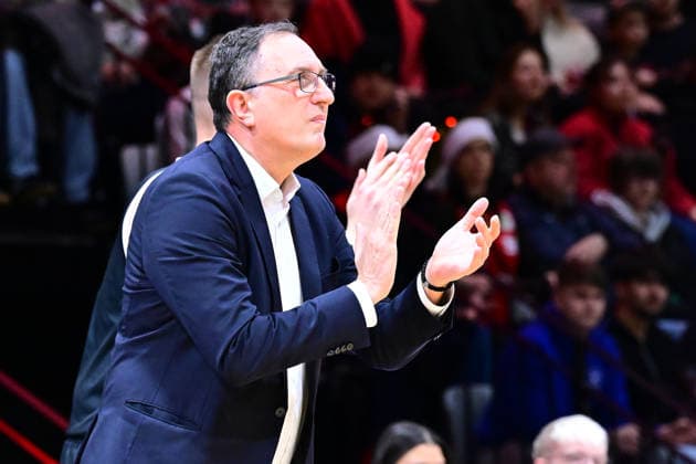 26 12 2025 Basketball Season 2025 2026 2 Bundesliga Pro A 15 Matchday Nuremberg Falcons Basketball Club NBC Giessen 46ers AlSch xalxscx Branislav Ignjatovic Coach Headcoach JobStairs Giessen 46ers indicates gestures directs gives instructions