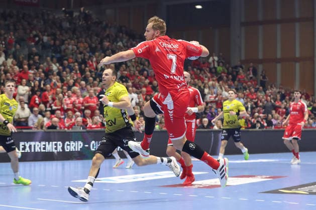 26 12 2025, xtgx, Handball Daikin HBL MT Melsungen TVB Stuttgart emspor, v l Kasper Thorsen Lien Stuttgart, 7 wirft Tor, Torschuetze, erzielt Tor, Treffer, scores the goal Kassel