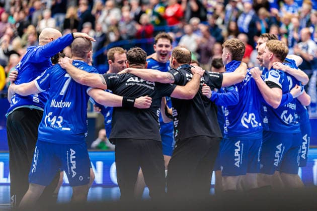 The team of TBV Lemgo Lippe cheers after 28 25 victory GER, TBV Lemgo Lippe vs HSG Wetzlar, Handball, 1 Bundesliga, Matchday 19, Season 2025 2026, 26 12 2025 GER, TBV Lemgo Lippe vs HSG Wetzlar, Handball, 1 Bundesliga, Matchday 19, Season 2025 2026, 26 12 2025 Lemgo Copyright: xEibner-Pressefoto JanxRollingerx EP_JSK