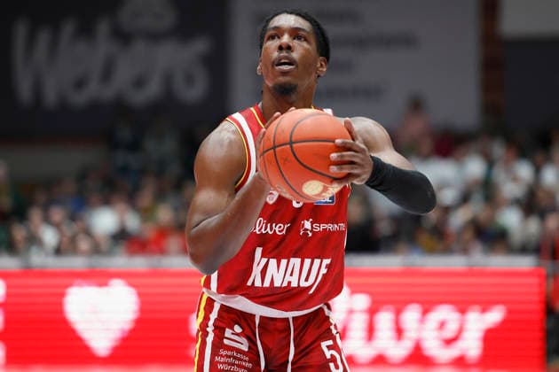 In the picture Marcus Carr Wuerzburg Baskets, 5 26 12 2025, Fitness First Wuerzburg Baskets vs VET CONCEPT Gladiators Trier, easyCredit BBL, Matchday 12, Germany, 97072, tectake Arena Wuerzburg, Copyright: HMBxMedia xHeikoxBecker