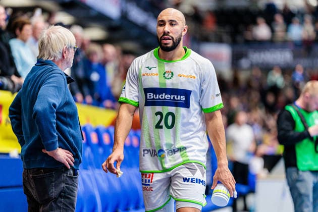 David Cyrill Akakpo HSG Wetzlar, 20 is disappointed sad after 28 25 defeat GER, TBV Lemgo Lippe vs HSG Wetzlar, Handball, 1 Bundesliga, 19 Matchday, Season 2025 2026, 26 12 2025 GER, TBV Lemgo Lippe vs HSG Wetzlar, Handball, 1 Bundesliga, 19 Matchday, Season 2025 2026, 26 12 2025 Lemgo Copyright: xEibner-Pressefoto JanxRollingerx EP_JSK