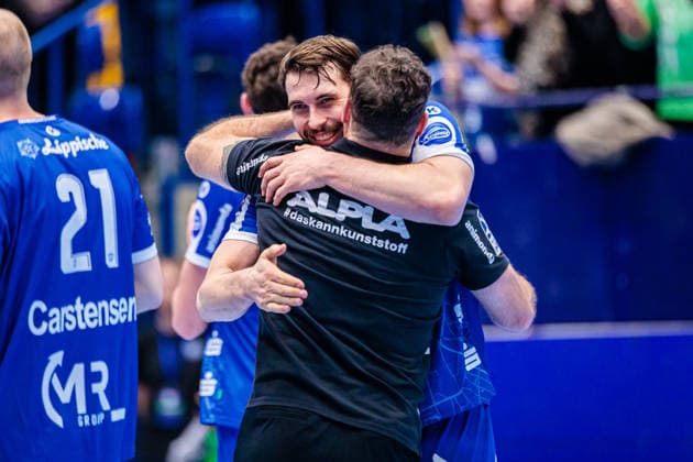 f l Hendrik Wagner TBV Lemgo Lippe, 28 , Florian Kehrmann TBV Lemgo Lippe, coach rejoices after 28 25 victory GER, TBV Lemgo Lippe vs HSG Wetzlar, Handball, 1 Bundesliga, Matchday 19, Season 2025 2026, 26 12 2025 GER, TBV Lemgo Lippe vs HSG Wetzlar, Handball, 1 Bundesliga, Matchday 19, Season 2025 2026, 26 12 2025 Lemgo Copyright: xEibner-Pressefoto JanxRollingerx EP_JSK