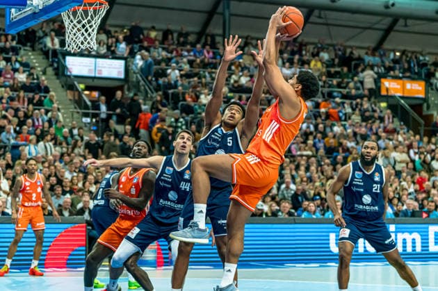 TLeipzig, Germany 26 December 2025 1 BBL 2025 2026 Syntainics MBC vs Niners Chemnitz In the picture from left in the duel Amadou Sow 99 , Jure Planinic MBC , Marcus Foster MBC and Kostja Mushidi 99 Copyright: xFotostandx xNachtigallx