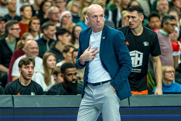 Leipzig, Germany December 26, 2025 1 BBL 2025 2026 Syntainics MBC vs Niners Chemnitz In the picture Head Coach Rodrigo Pastore 99 displays a three-pointer Copyright: xFotostandx xNachtigallx