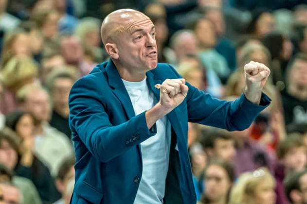 Leipzig, Germany 26 December 2025 1 BBL 2025 2026 Syntainics MBC vs Niners Chemnitz In the picture Head Coach Rodrigo Pastore 99 clenches his fists Faueste Copyright: xFotostandx xNachtigallx