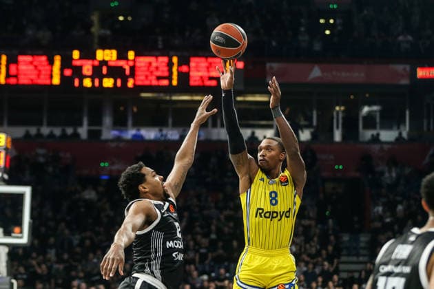 Partizan v Maccabi Tel Aviv - EuroLeague BELGRADE, SERBIA - DECEMBER 26: Lonnie Walker of Maccabi Tel Aviv in action against Sterling Brown of Partizan during EuroLeague round 18 basketball match between Partizan and Maccabi Tel Aviv at Beogradska Arena in Belgrade, Serbia on December 26, 2025. Filip Stevanovic Anadolu Belgrade Serbia. Editorial use only. Please get in touch for any other usage.  Copyright: x2025xAnadoluxFilipxStevanovicx