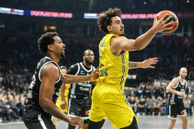 Partizan v Maccabi Tel Aviv - EuroLeague BELGRADE, SERBIA - DECEMBER 26: Marcio (R) of Maccabi Tel Aviv in action during EuroLeague round 18 basketball match between Partizan and Maccabi Tel Aviv at Beogradska Arena in Belgrade, Serbia on December 26, 2025. Filip Stevanovic Anadolu Belgrade Serbia. Editorial use only. Please get in touch for any other usage.  Copyright: x2025xAnadoluxFilipxStevanovicx