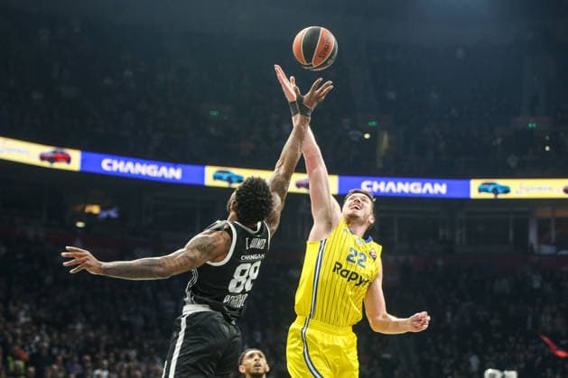 Partizan v Maccabi Tel Aviv - EuroLeague BELGRADE, SERBIA - DECEMBER 26: T.J. Leaf (22) of Maccabi Tel Aviv in action against Tyrique Jones (88) of Partizan during EuroLeague round 18 basketball match between Partizan and Maccabi Tel Aviv at Beogradska Arena in Belgrade, Serbia on December 26, 2025. Filip Stevanovic Anadolu Belgrade Serbia. Editorial use only. Please get in touch for any other usage.  Copyright: x2025xAnadoluxFilipxStevanovicx