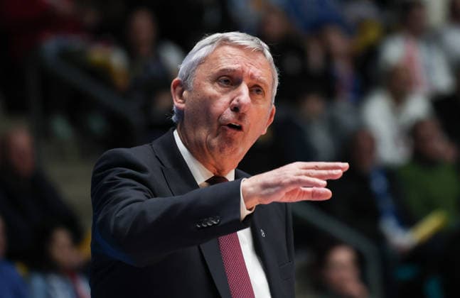 New Bayern coach Svetislav Pesic, GER, Frankfurt Skyliners vs FC Bayern Muenchen, Basketball Bundesliga, easyCredit BBL, Matchday 12, Season 2025 26, 26 12 2025, GER, Frankfurt Skyliners vs FC Bayern Muenchen, Basketball Bundesliga, easyCredit BBL, Matchday 12, Season 2025 26, 26 12 2025, Cologne Copyright: xEibner-Pressefoto JoergxNiebergax EP_JNL