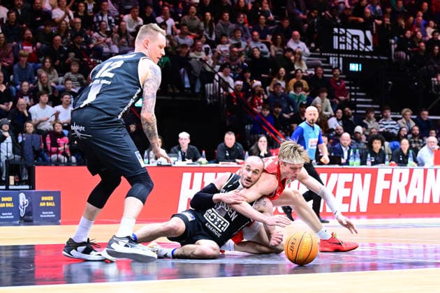 26 12 2025 Basketball Season 2025 2026 2 Bundesliga Pro A 15 Matchday Nuremberg Falcons Basketball Club NBC Giessen 46ers AlSch xalxscx Simon Krajcovic 55, Giessen 46ers Trevor James Baskin 22, Nuremberg Falcons BC NBC