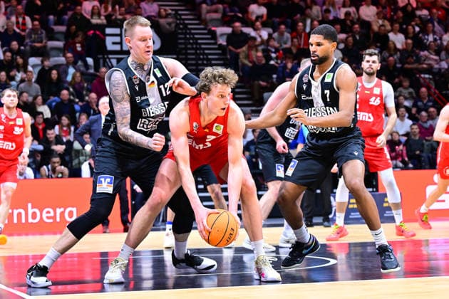 26 12 2025 Basketball Season 2025 2026 2 Bundesliga Pro A 15 Matchday Nuremberg Falcons Basketball Club NBC Giessen 46ers AlSch xalxscx Robin Benzing 12, Giessen 46ers Tom Stoiber 28, Nuremberg Falcons BC NBC Kyle Anthony Castlin 7, Giessen 46ers