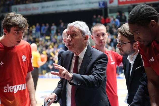 New Bayern coach Svetislav Pesic, GER, Frankfurt Skyliners vs FC Bayern Muenchen, Basketball Bundesliga, easyCredit BBL, Matchday 12, Season 2025 26, 26 12 2025, GER, Frankfurt Skyliners vs FC Bayern Muenchen, Basketball Bundesliga, easyCredit BBL, Matchday 12, Season 2025 26, 26 12 2025, Cologne Copyright: xEibner-Pressefoto JoergxNiebergax EP_JNL
